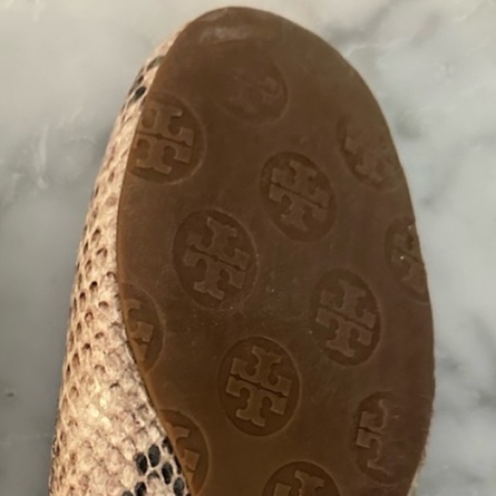 74# Tory Burch Snakeskin Flats with Gold Logo - Picture 7 of 9